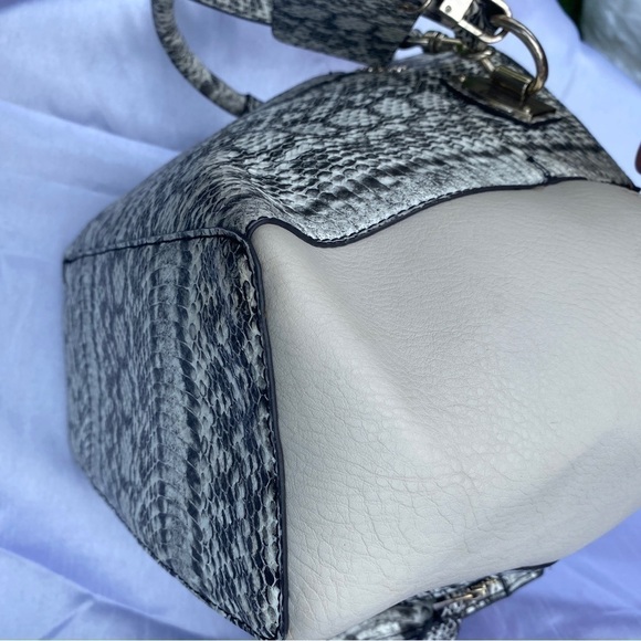 Guess Lakeshore Collection Handbag  Python Texture Beige and Black - Picture 8 of 14